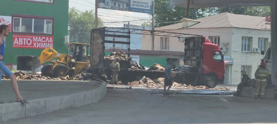 Прицеп автомобиля выгорел дотла