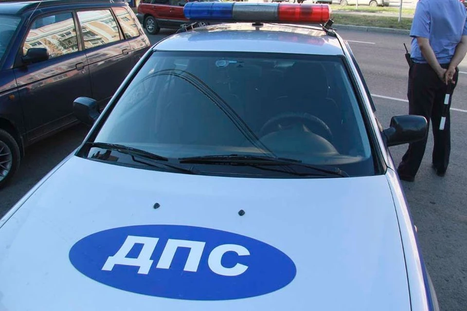 Автомобиль ВАЗ 21102, за рулем которого был мужчина, сотрудники ГИБДД остановили на улице Телефонной