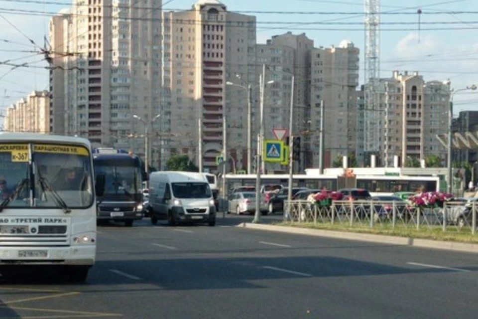 Пробка встала у метро "Пионерская" из-за неработающих светофоров