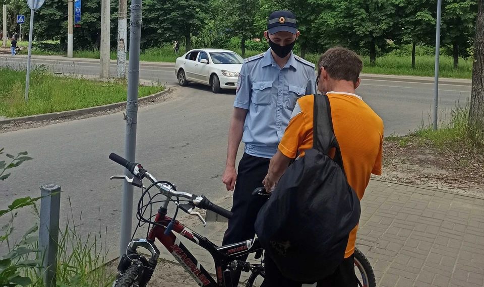 В Орле полицейские напомнили велосипедистам и мотоциклистам о правилах дорожного движения