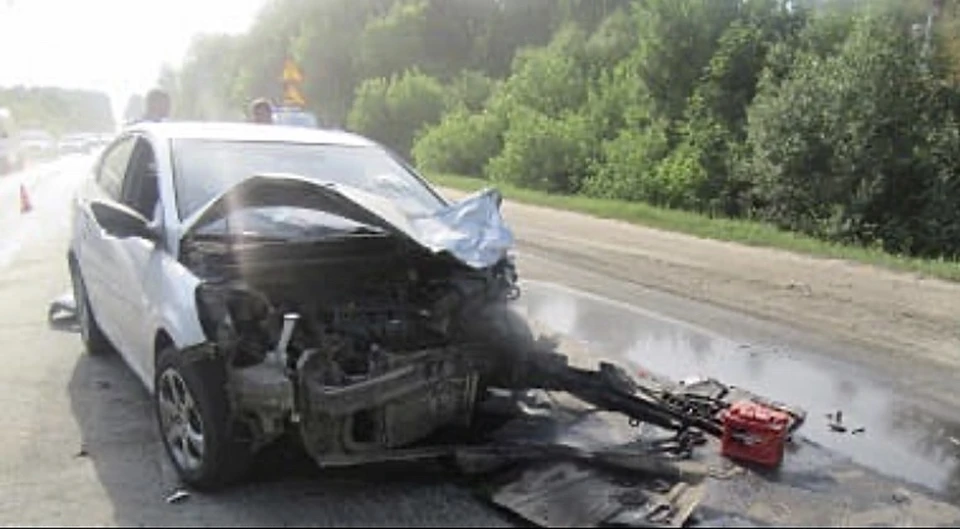 Водитель Hyundai Solaris пострадал в ДТП с грузовиком в Смоленске. Фото:пресс-служба УГИБДД России по Смоленской области.