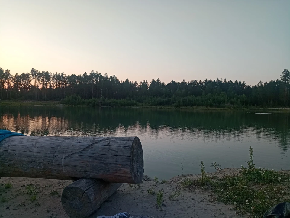 Перед купанием и нырянием нужно изучить глубину и состояние дна водоема.