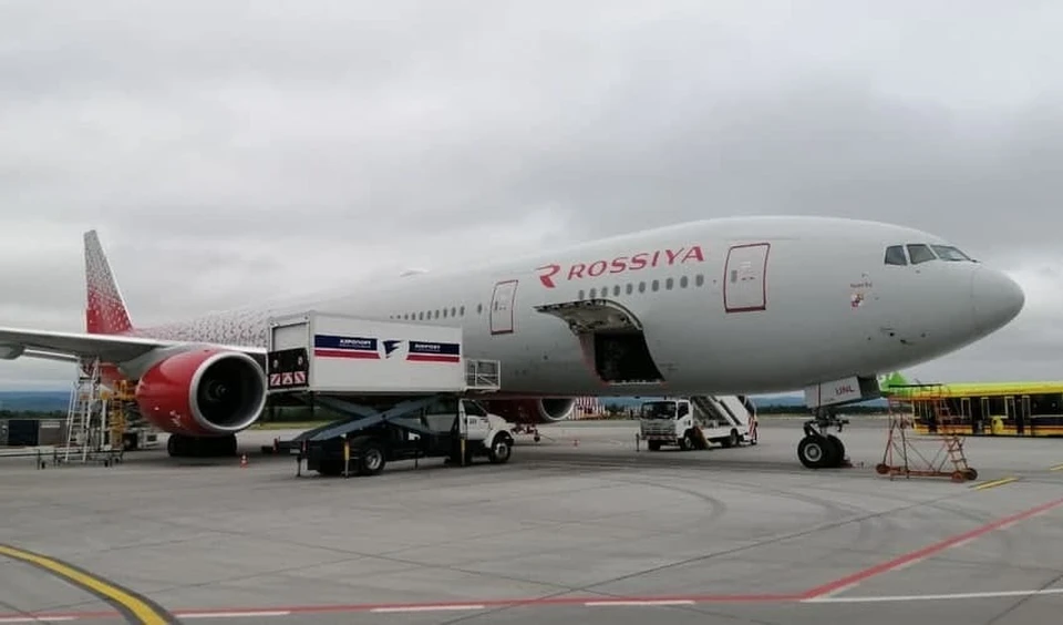 Рейсом авиакомпании «Россия» доставили 36 тыс. доз вакцины в Сахалинскую область