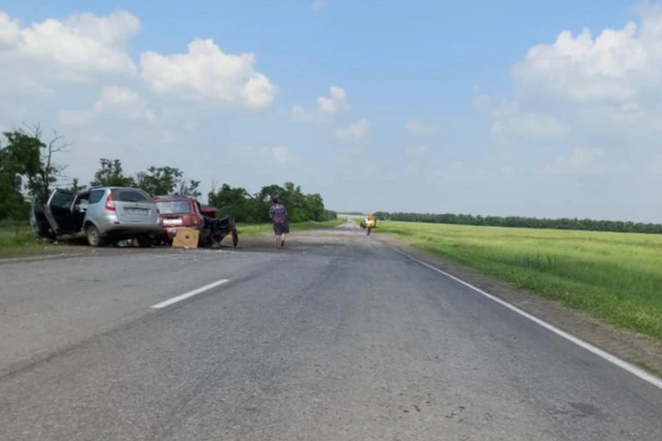 Авария произошло около 11 часов в Тацинском районе Фото: отдел пропаганды УГИБДД