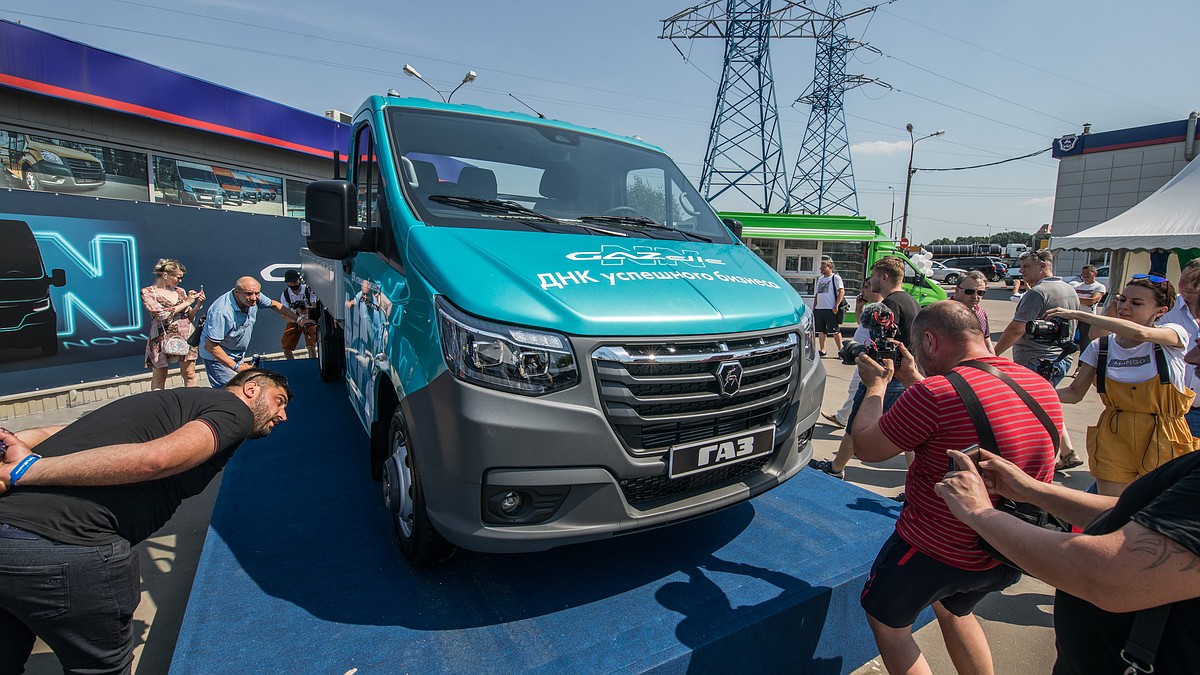 В дилерском центре марки ГАЗ начали собирать предзаказы на новую  инновационную модель «ГАЗель NN» - KP.RU