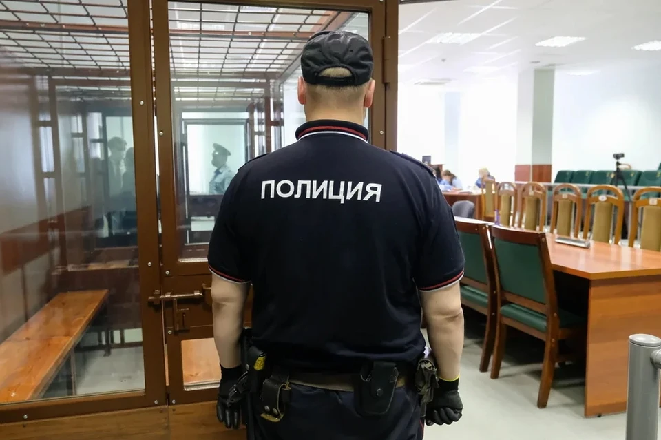 В Петербурге отправили на 4 года в колонию бизнесмена Владимира Артеева.