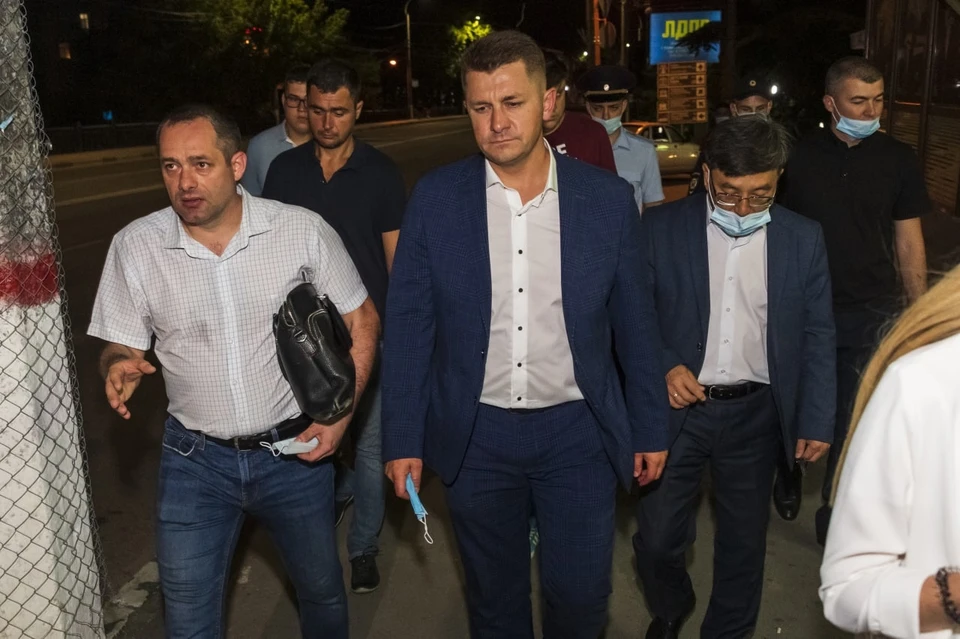 В некоторых открытых заведениях посетителей или не оказалось, или они поспешно закрывались. Фото: пресс-служба администрации Симферополя.