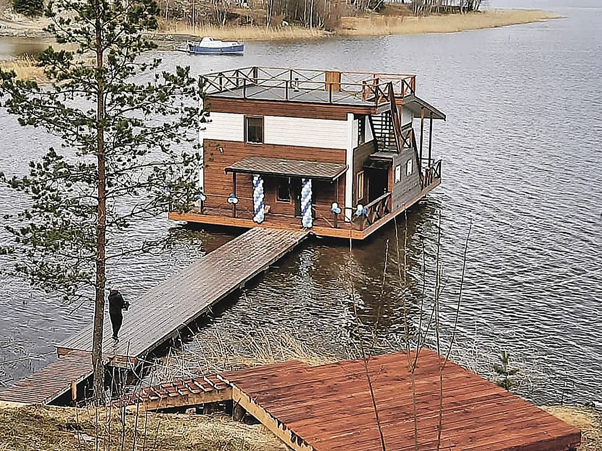 Плавучий понтонный дом дача на воде