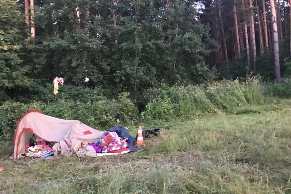 Кроссовер наехал на палатку с детьми. Фото: ГУ МВД по НСО