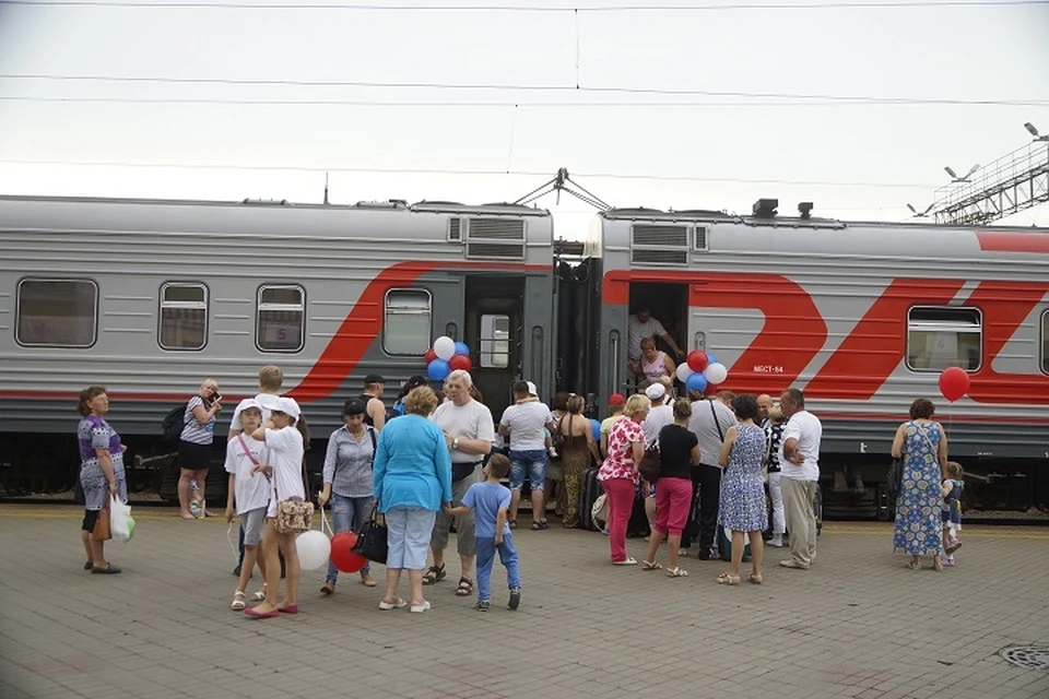 Поезд екатеринбург анапа 2024. Поезд Екатеринбург Анапа. Поезд 290 Екатеринбург Анапа. Едем в Анапу из Екатеринбурга на поезде. Картинки поезд Екатеринбург Анапа.