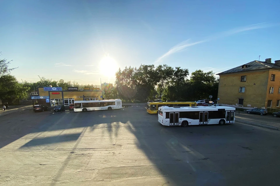 Путешествовать по Мурманской области можно на междугородних автобусах.