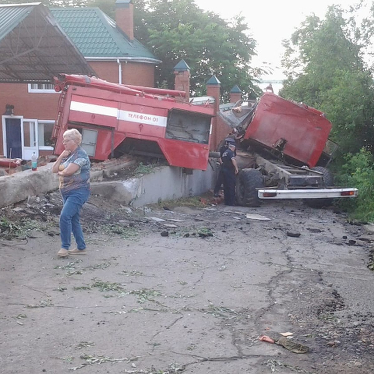 Появилось видео ДТП с пожарной машиной, в котором погибли два человека под  Хабаровском - KP.RU