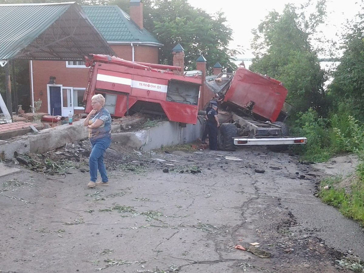 Появилось видео ДТП с пожарной машиной, в котором погибли два человека под  Хабаровском - KP.RU