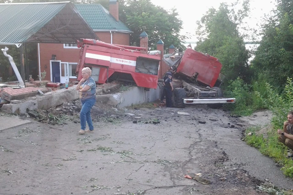 По предварительным данным, у служебной машины отказали тормоза