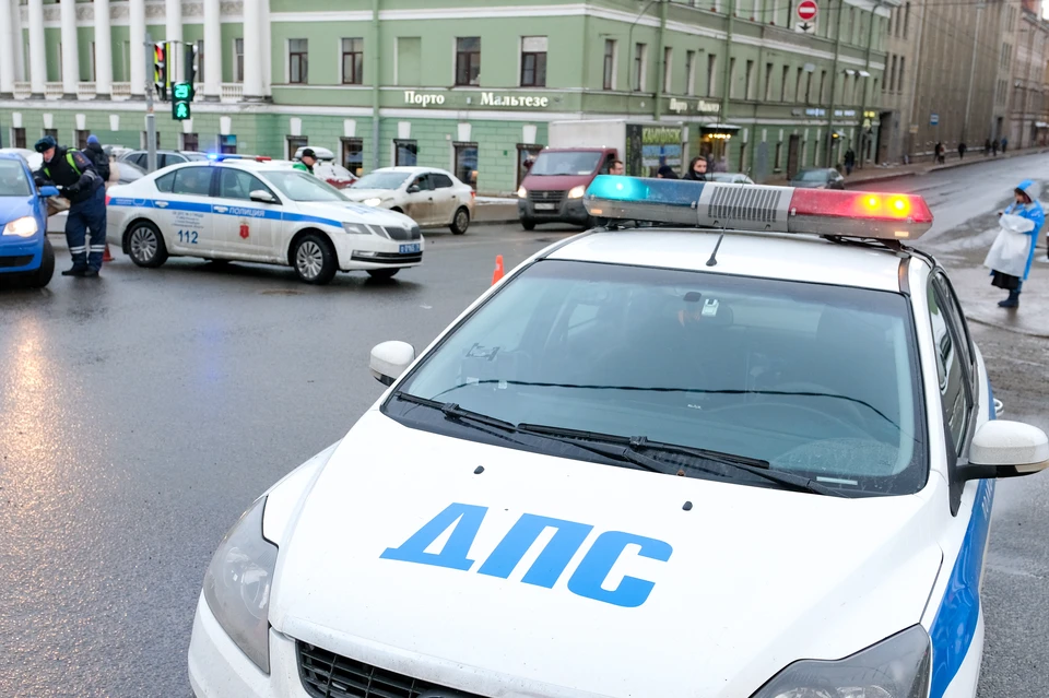 Полиция устроила погоню со стрельбой за пьяный водителем в Петербурге