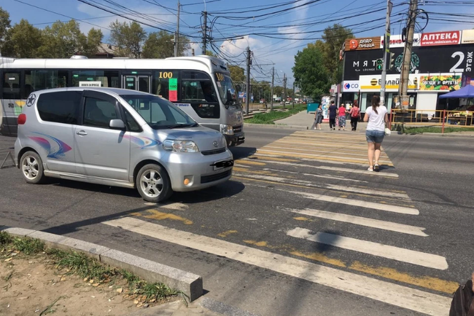 В Хабаровске иномарка на светофоре сбила пожилую женщину