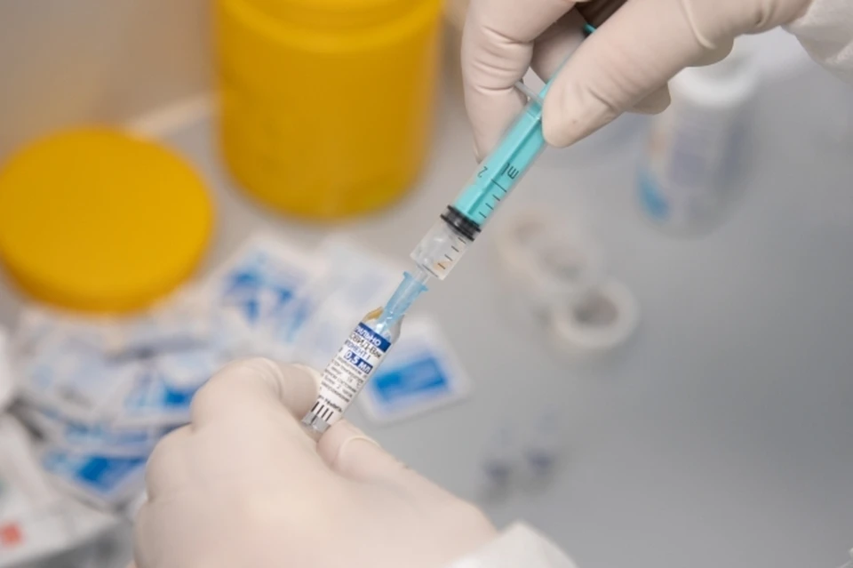 Центр Гамалеи сообщил, что вакцинация подростков от коронавируса должна начаться к 20 сентября 2021 года