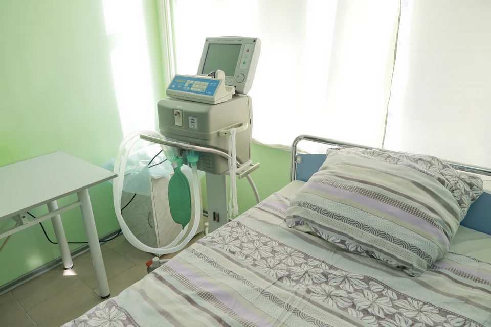 Лечение в стационарах сейчас получают 2449 пациентов