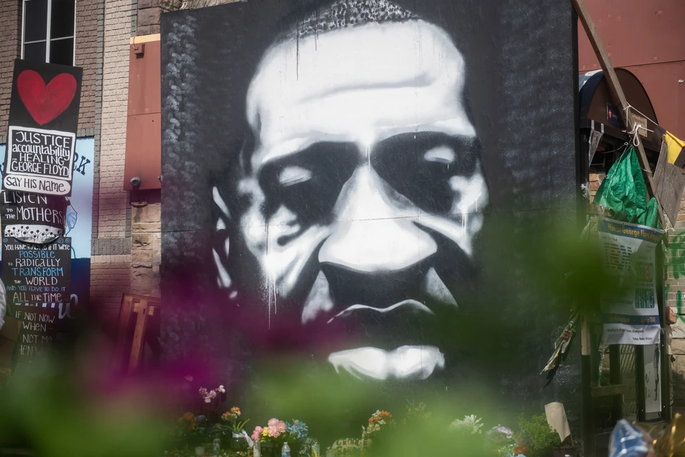 В Огайо молния ударила в граффити с изображением Джорджа Флойда