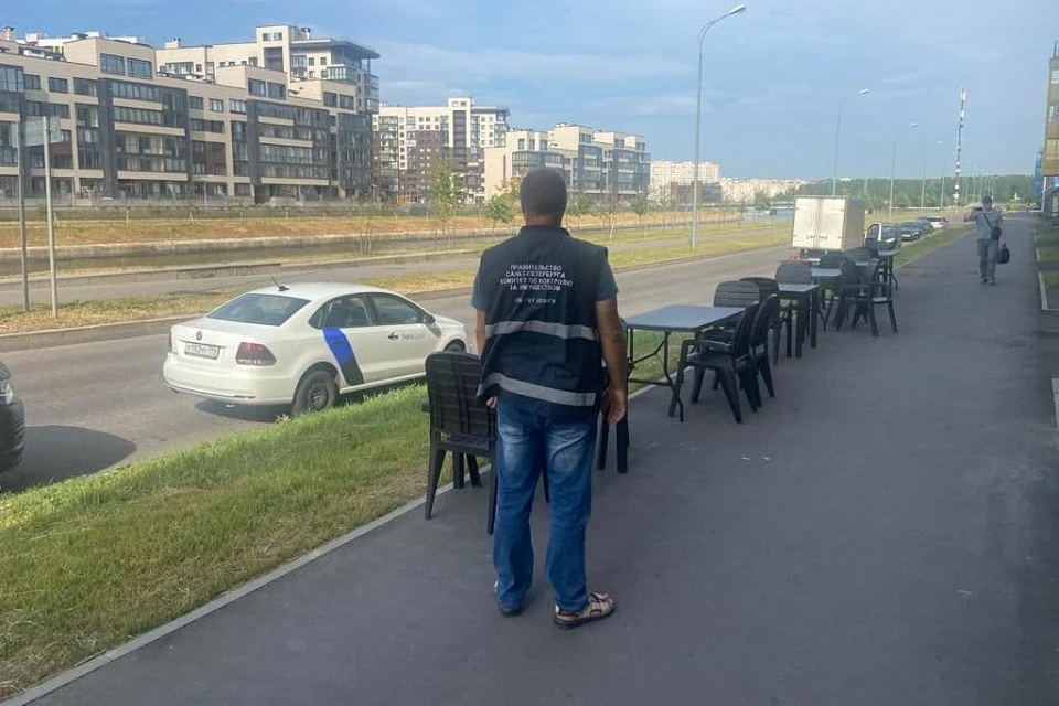 На Матисовом канале работник кафе напал на инспекторов ККИ. Фото: ККИ СПб.