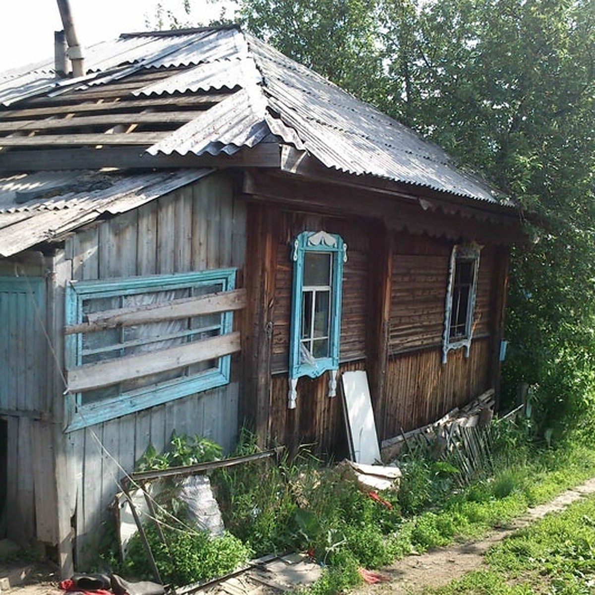 Откуда дует ветер: жители Черемошников в Томске разобрали новые уличные  туалеты на дрова - KP.RU