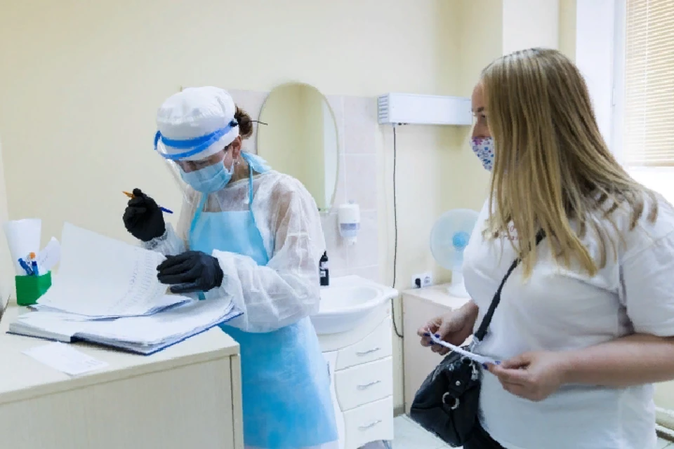 Медики продолжают фиксировать новые случаи заражения жителей коронавирусом