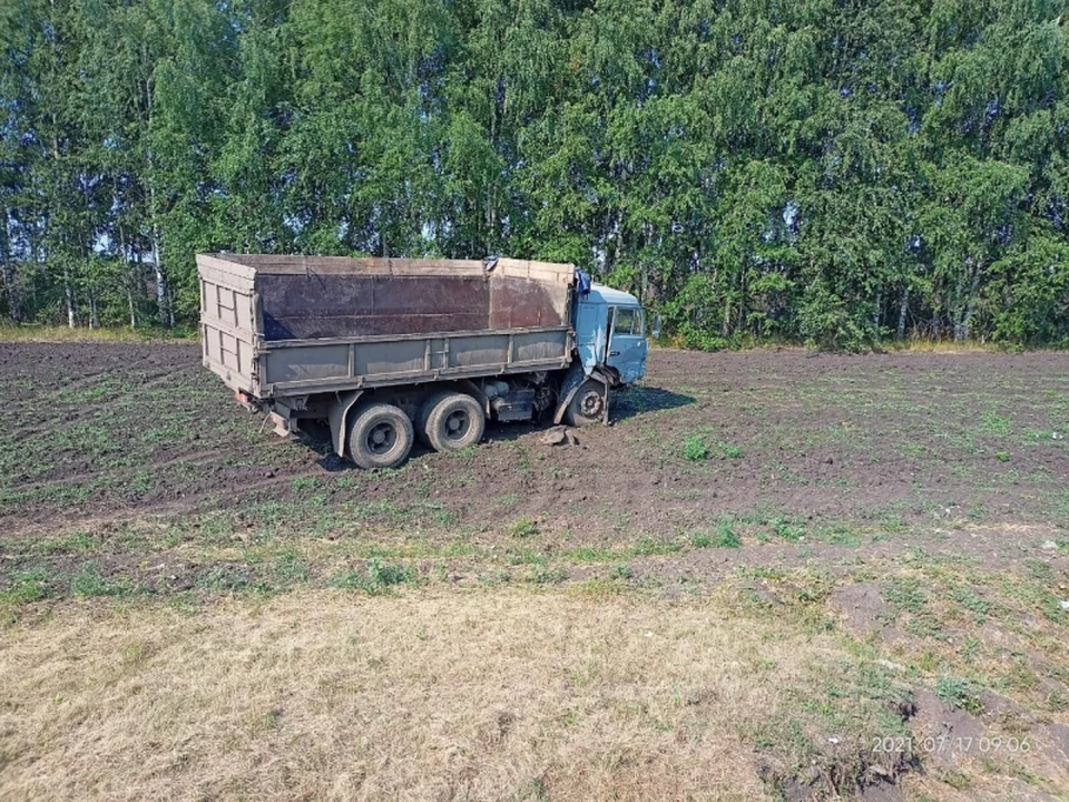 Опубликованы фотографии с места смертельного ДТП с КамАЗ – погибли три человека