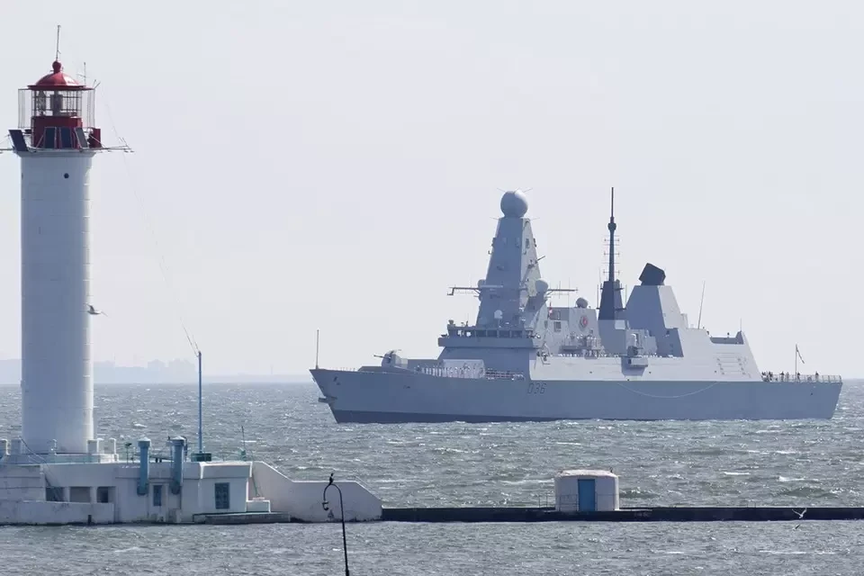 Британский эсминец «Defender», на который похожа первая «цель» новейшего российского истребителя