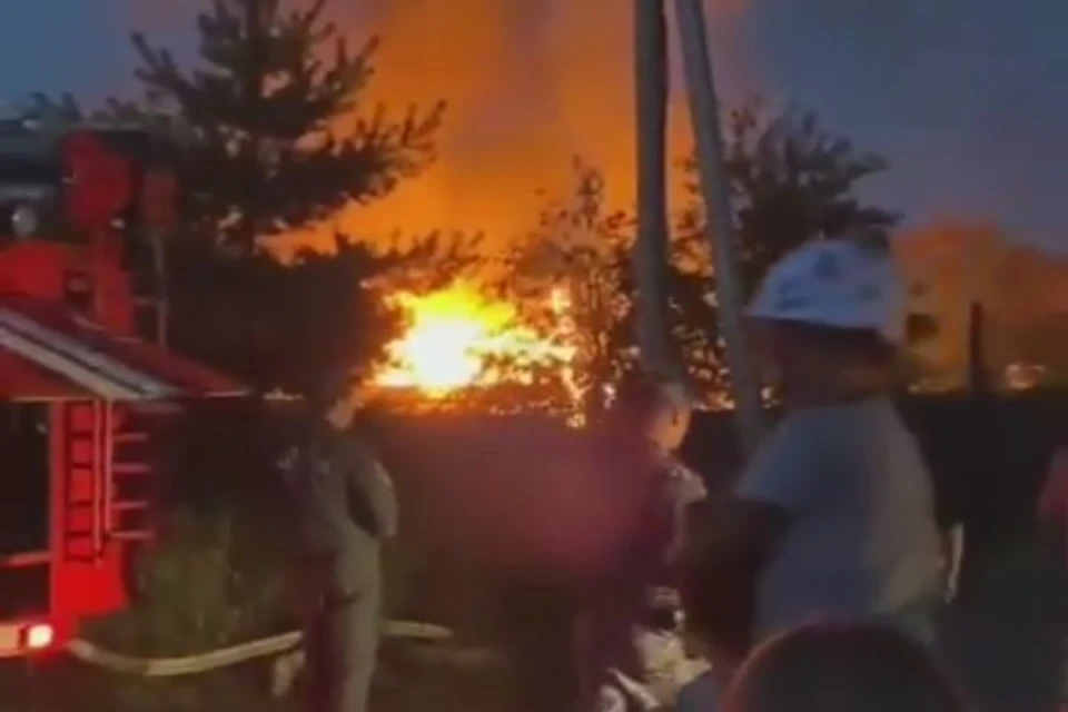Дачный домик в Ярославском районе полностью сгорел. Скриншот с видео, группа "Ярославль LIVE" ВКонтакте