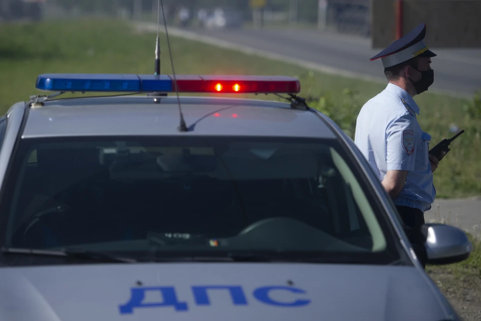Инспектор ДПС в Иркутске помог пострадавшей с травмой ноги попасть к врачам