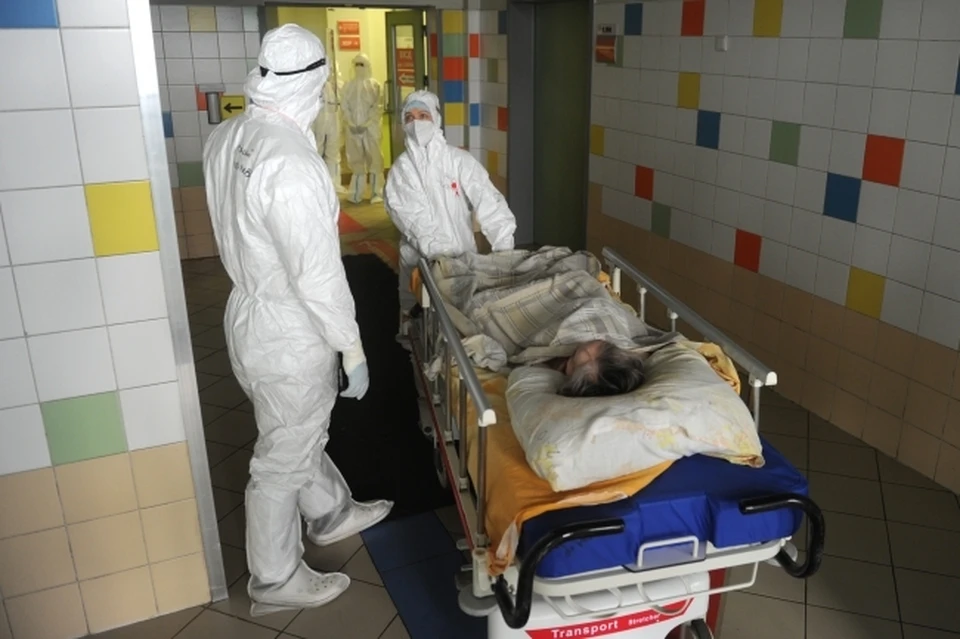 Роспотребнадзор сообщил, что госпитализировано за сутки - 53 человека, 354 – лечатся амбулаторно на дому под наблюдением врачей.