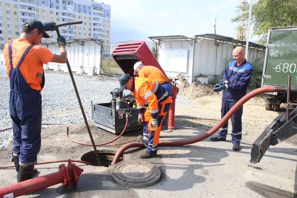 В Тюмени в фильтры загрузили 15 тонн активированного угля после жалоб на вонь.