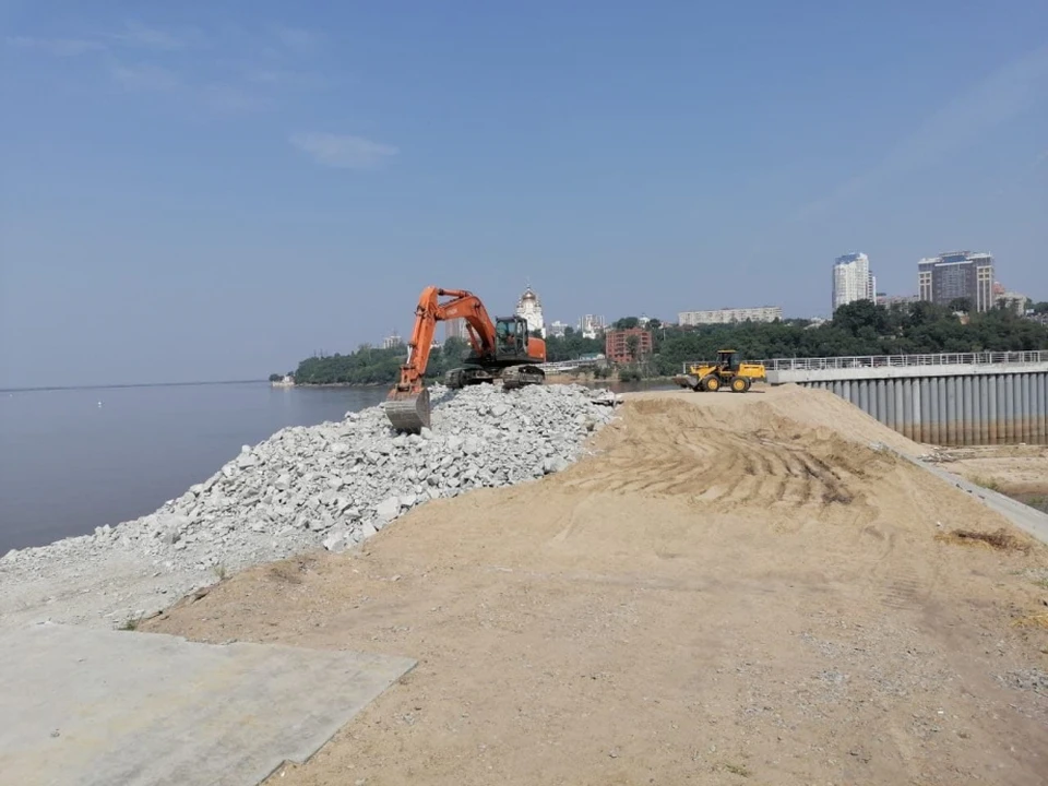 В Хабаровске возобновилось строительство дамбы