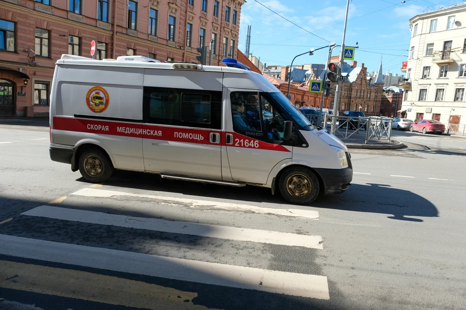 Мальчик сломал позвоночник на детской площадке в Петербурге