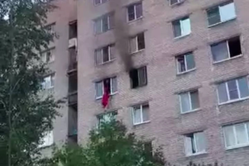 Женщина выпала из окна 6-го этажа во время пожара в Петербурге