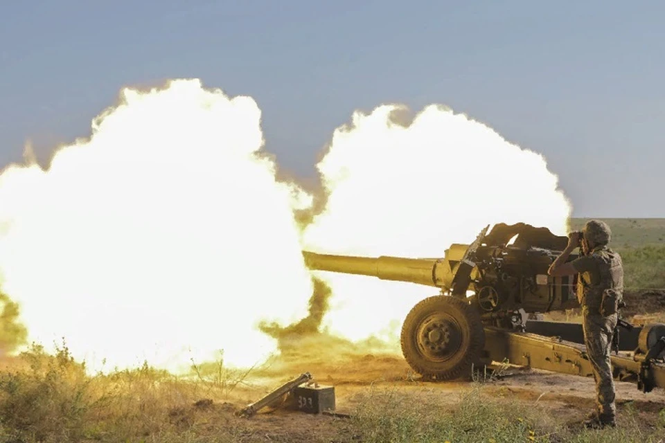Украинские войска ведут огонь из 120-миллиметровых минометов и станковых автоматических гранатометов. Фото: штаб «ООС»