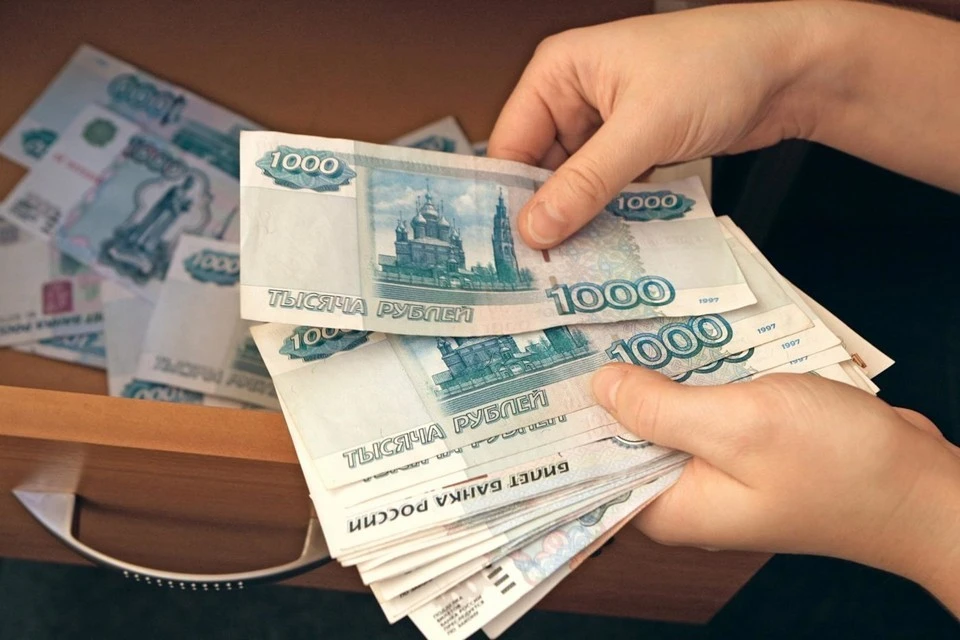 Мужчине помогла его подруга, которая и сняла деньги с карточки.