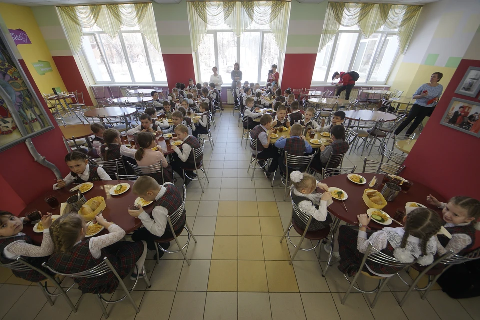 В Челябинской области учеников с 1 по 4 класс кормят бесплатно.