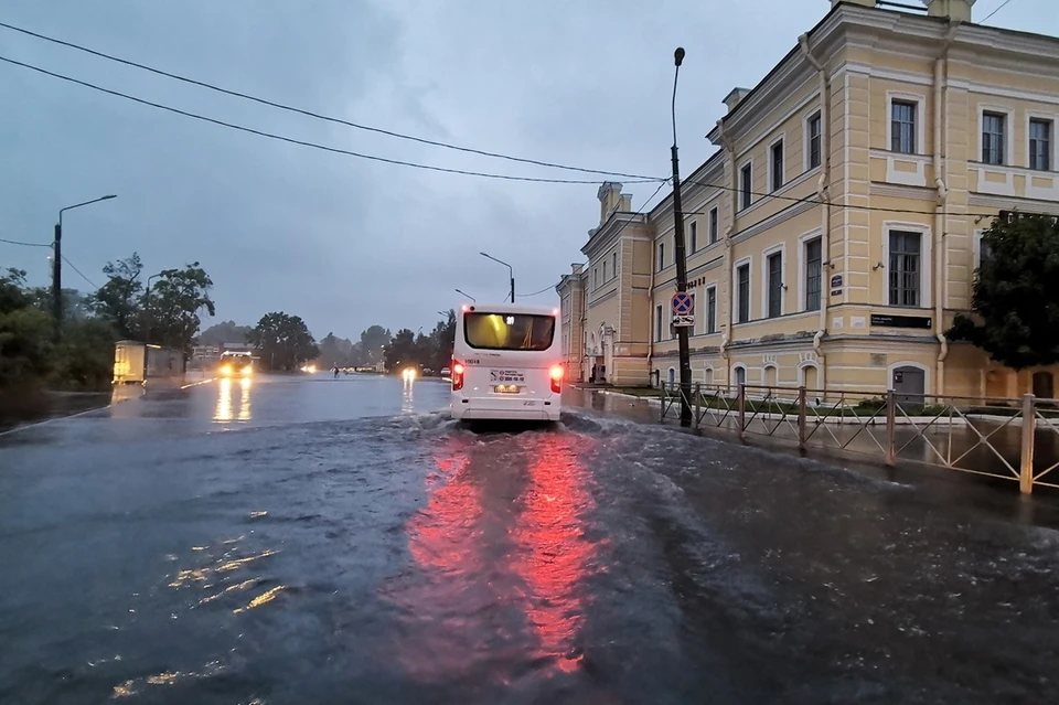 «Комсомолка» показывает последствия мощного ливня в Санкт-Петербурге, произошедшего 2 августа 2021 года [фото, видео]