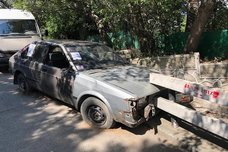 Брошенные автомобили уберут с улиц Ялты. Фото: Янина Павленко/Facebook