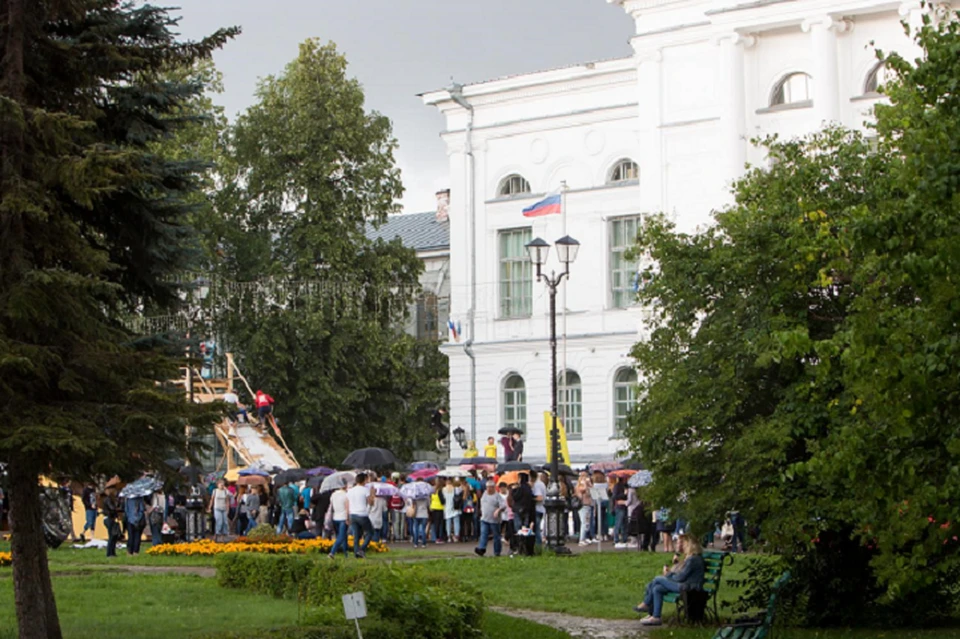 Когда строгая приемная комиссия примет решение зачислить абитуриента в "его" университет, на свете, пожалуй, не будет человека счастливее его. Но вначале - конкурс. Фото: пресс-служба горадминистрации.