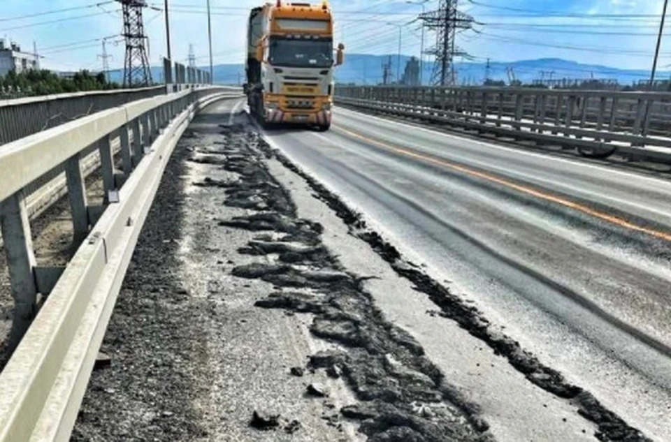Недавно открытая на мосту около Тольятти дорога уже требует ремонта. Фото - ГИБДД Самарской области