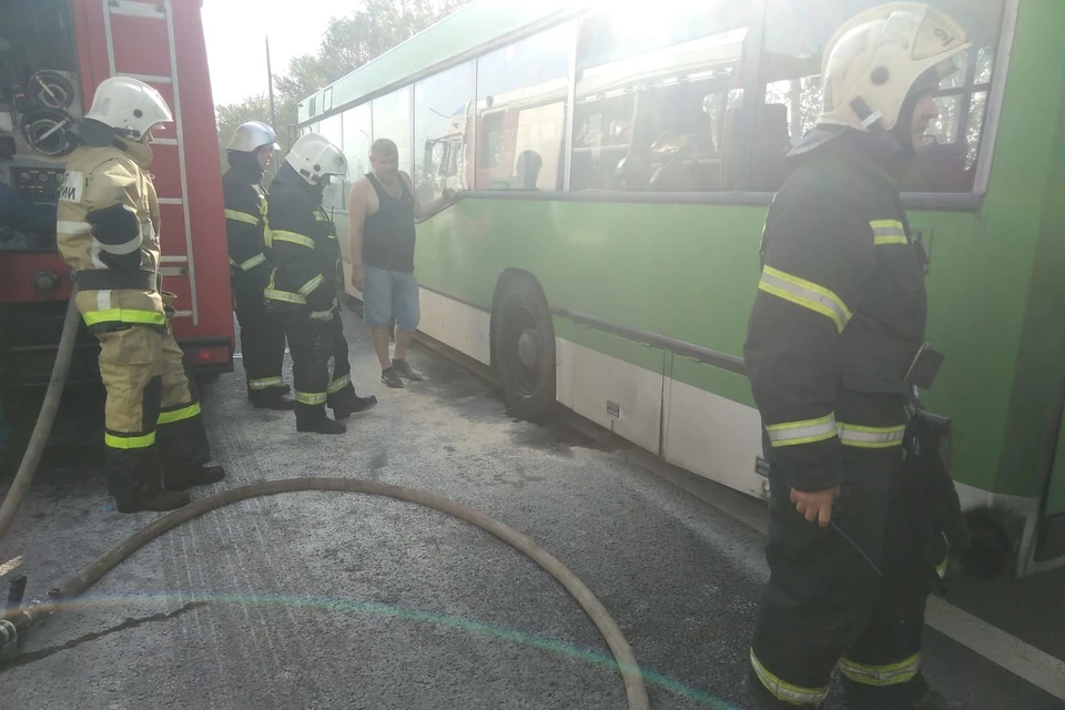 Горящий автобус потушили в Липецке