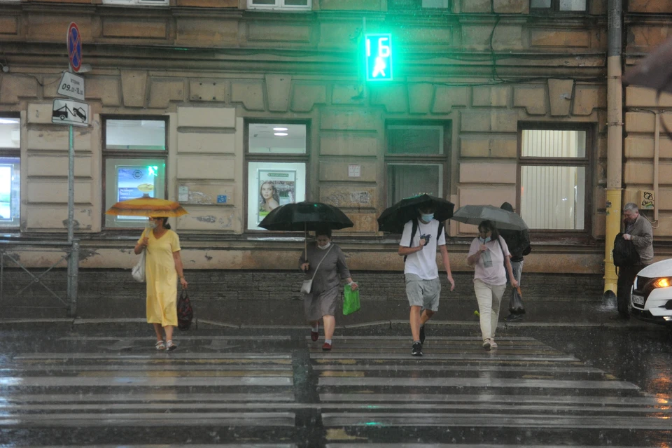 Петербурге пообещали дожди в преддверии выходных.