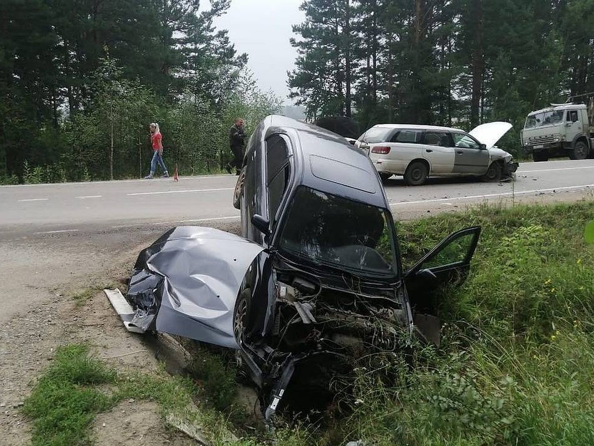 Три иномарки столкнулись на трассе 