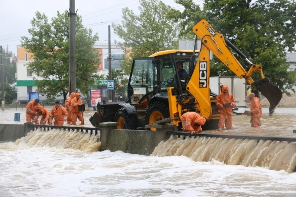В Керчи 13 августа дополнительно расчистили ливневки реки Мелек-Чесме. Фото: kerch.rk.gov.ru