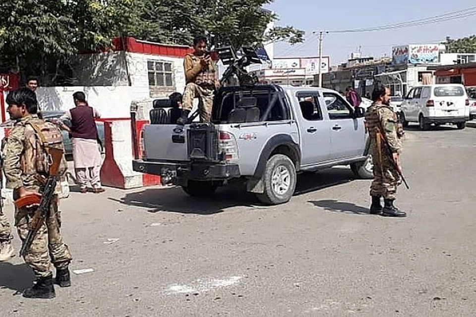 Боевики радикального движения «Талибан»* объявили, что установили полный контроль над всей территорией Афганистана