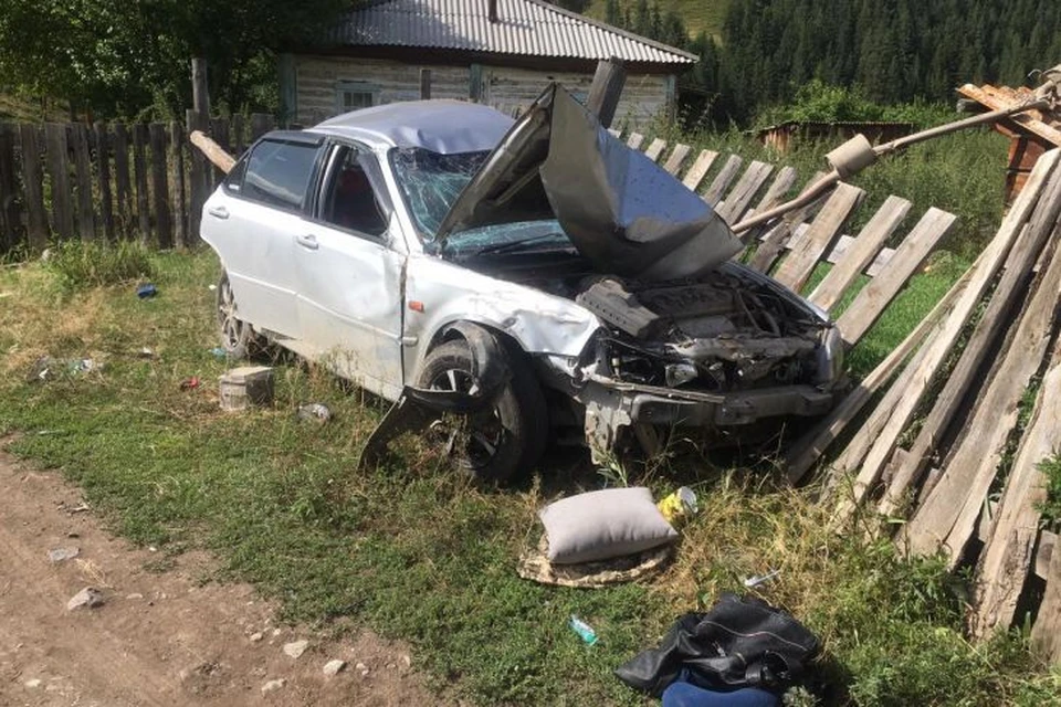 Автомобиль опрокинулся
