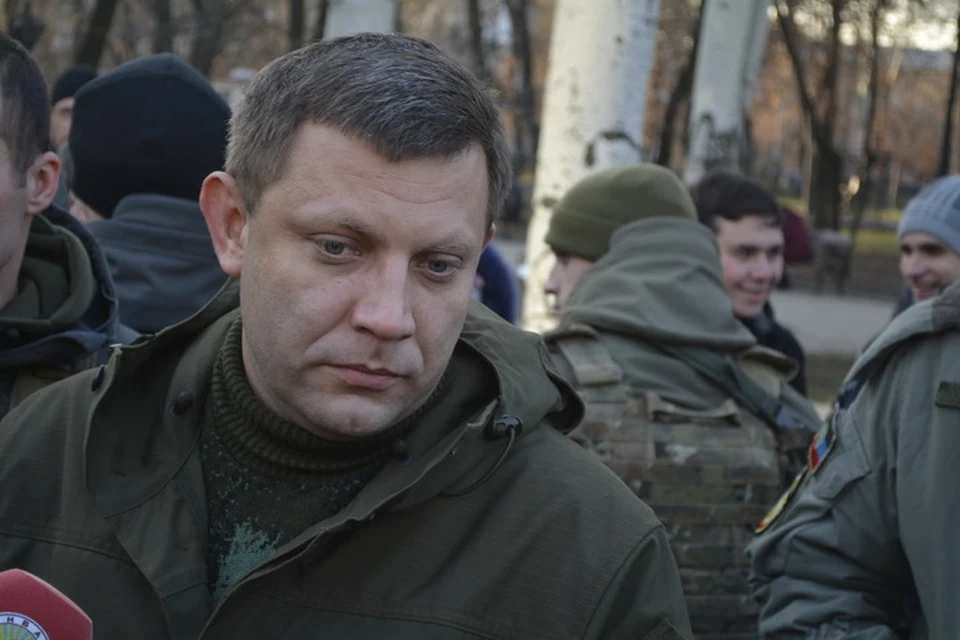 Бывали минуты, когда Александру Захарченко хотелось побыть самому, в стороне от суеты, послушать любимые песни