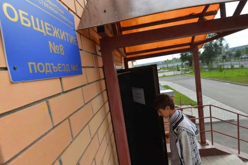 Губернатор порекомендовал учащимся колледжей и университетов вакцинироваться от ковида.